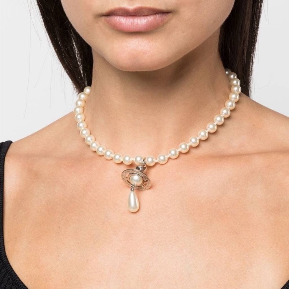 Authentic Vivienne Westwood Pearl Drop Choker in White